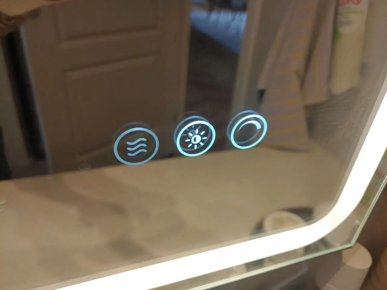 Billede 4 - Stort 120x80 cm LED spejl med lys og antidug