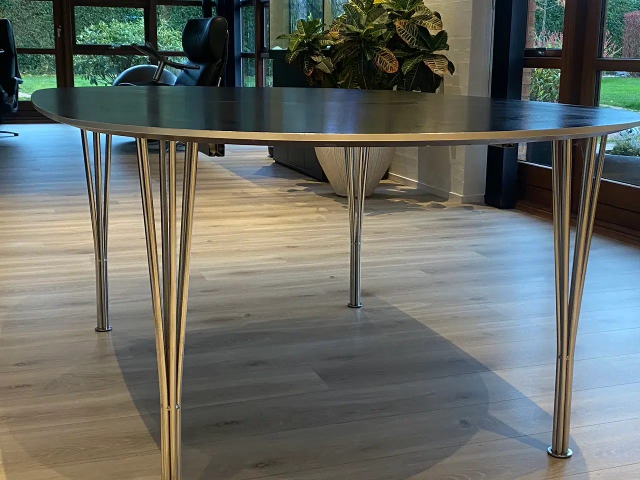 Billede 2 - Spisebord sort med 2 udtræks plader,  Chrom Ben