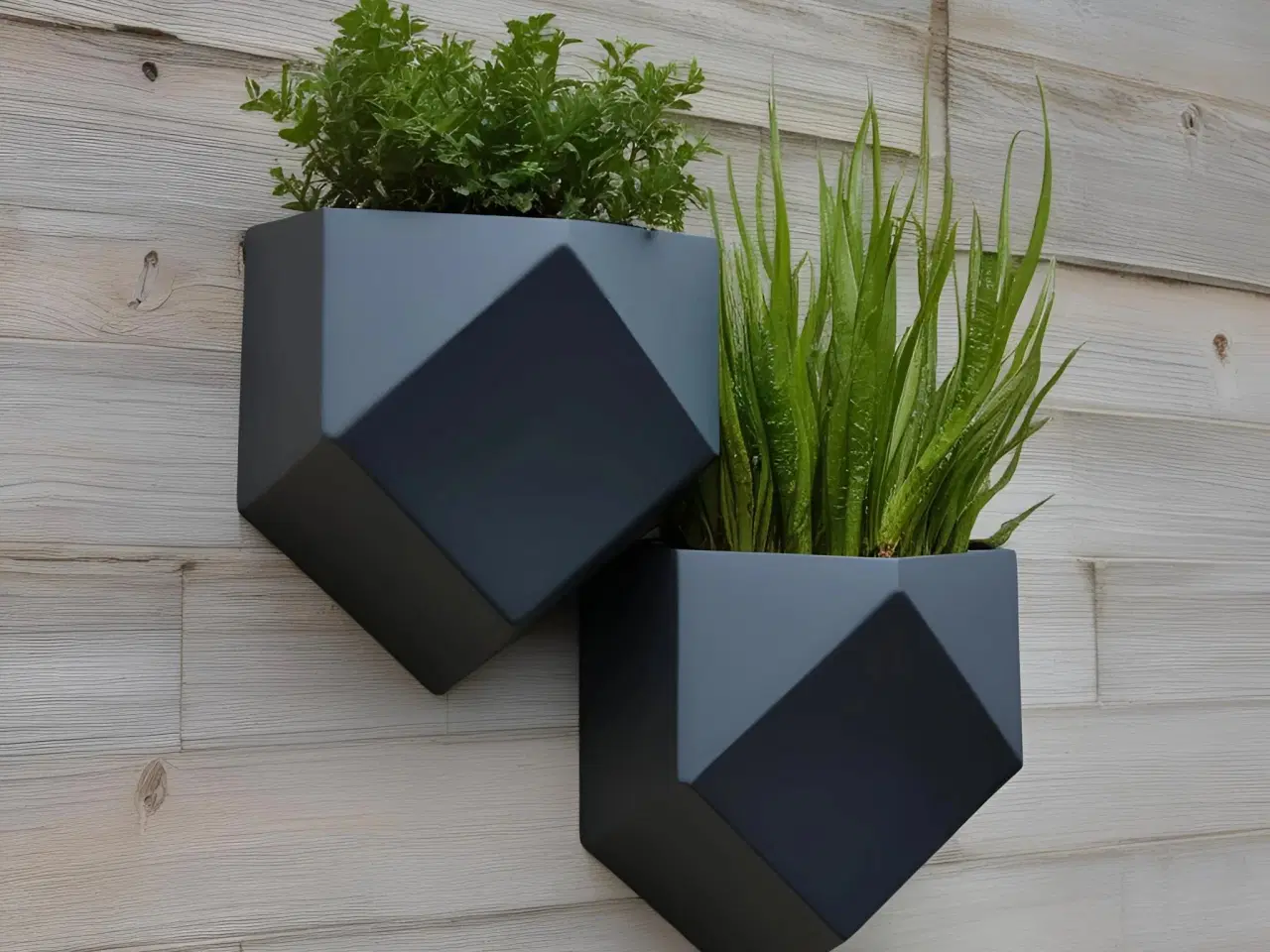 Billede 1 - Unik væghængt planteholder i low-poly design