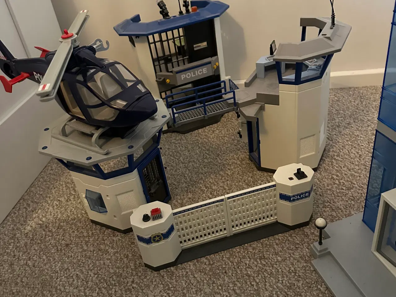Billede 2 - Playmobil politistation, fængsel, helikopter, Swat