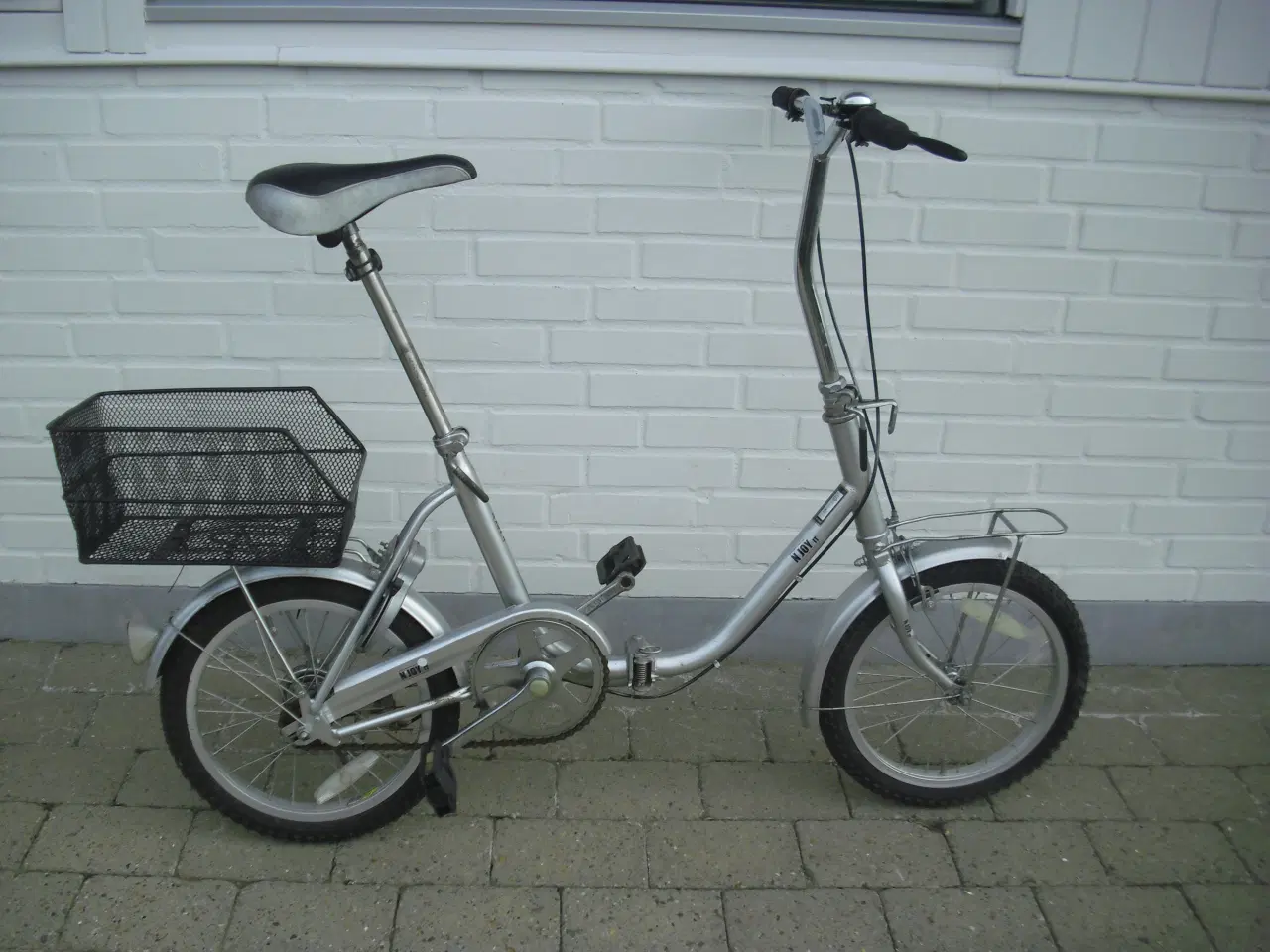 Billede 1 - Fin foldecykel med kurv til camping eller båd.