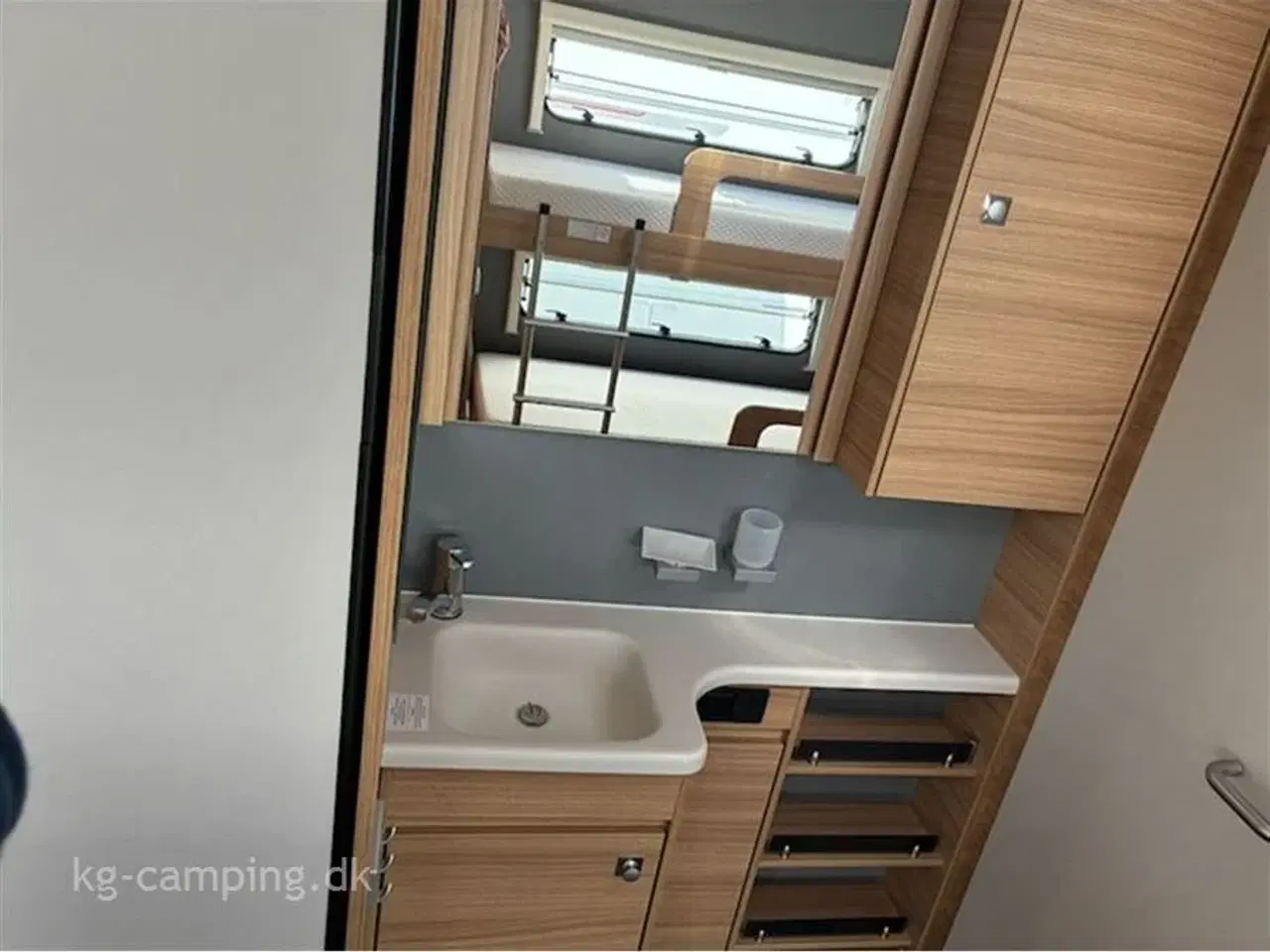 Billede 4 - 2022 - Dethleffs Camper 540 QMK D-Line   Drømmer du om frihed på hjul, så se denne - med Mover, Isabella fortelt og Truma 6E