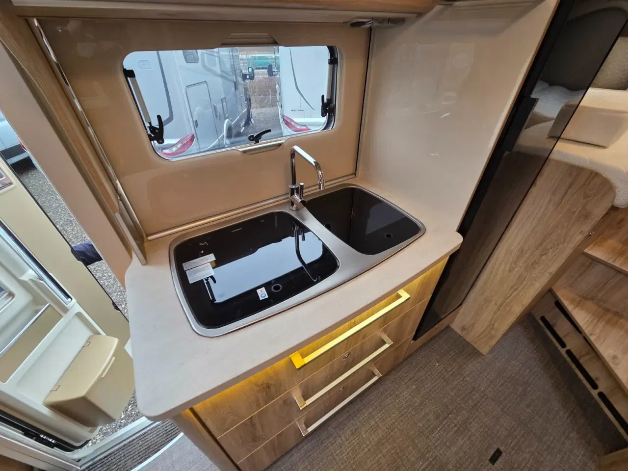 Billede 8 - Euramobil T676 EB 2,0 CDi aut.