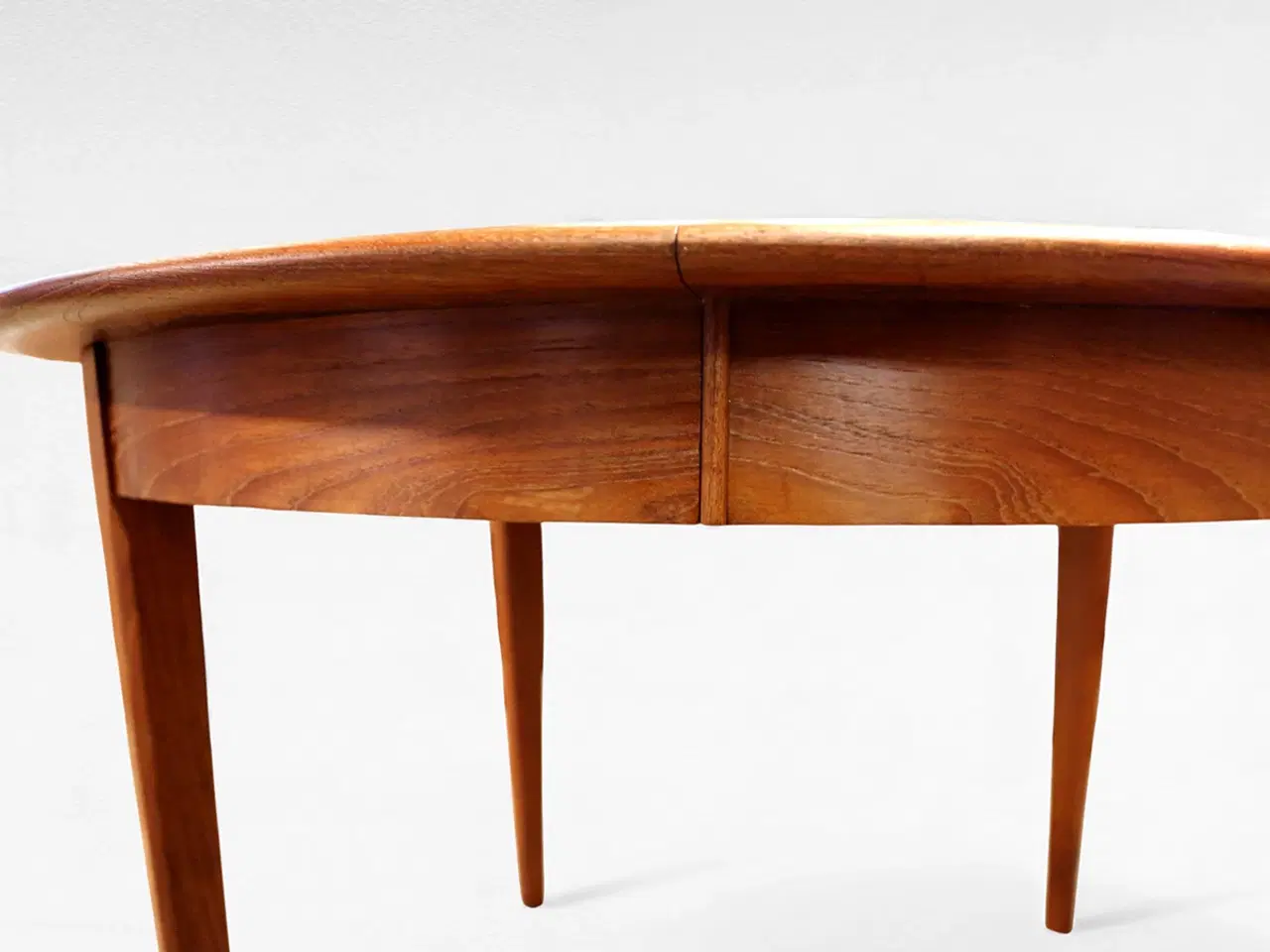 Billede 4 - Rundt teak spisebord fra 1950’erne – m. udtræk