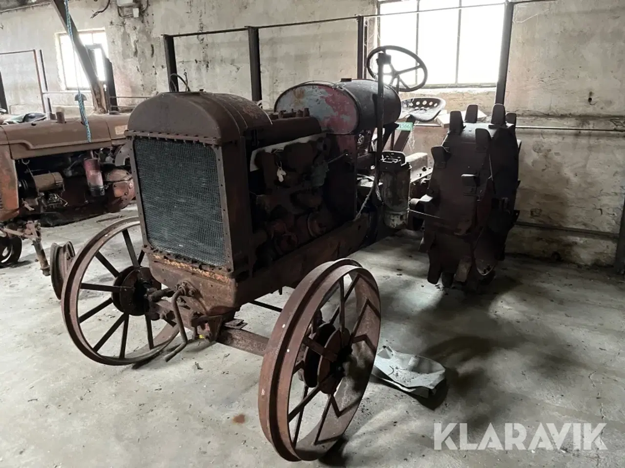 Billede 1 - Veterantraktor Farmall