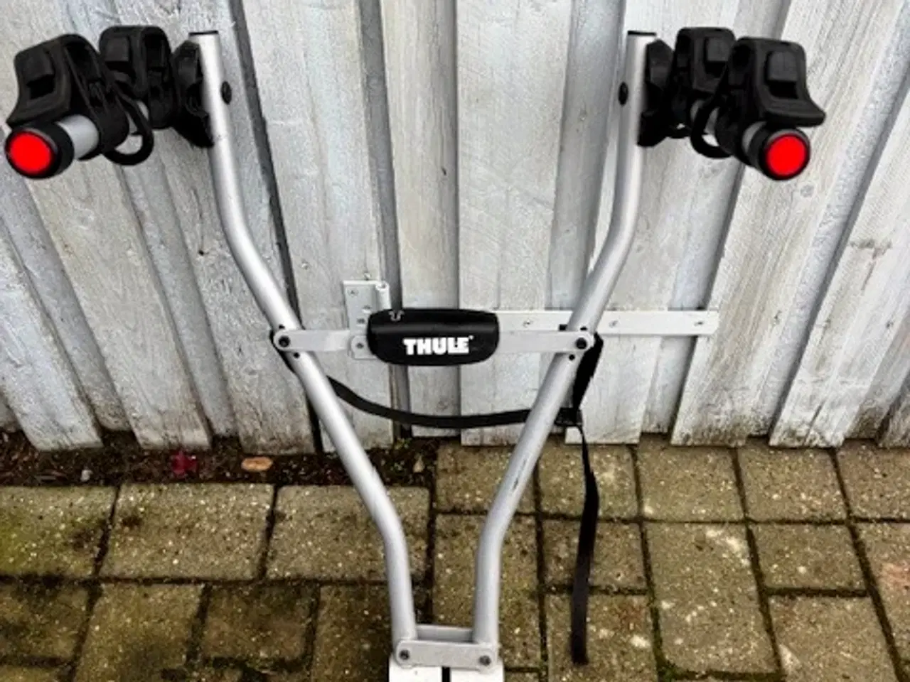 Billede 1 - Thule cykelholder til 2 cykler incl. lygtebom