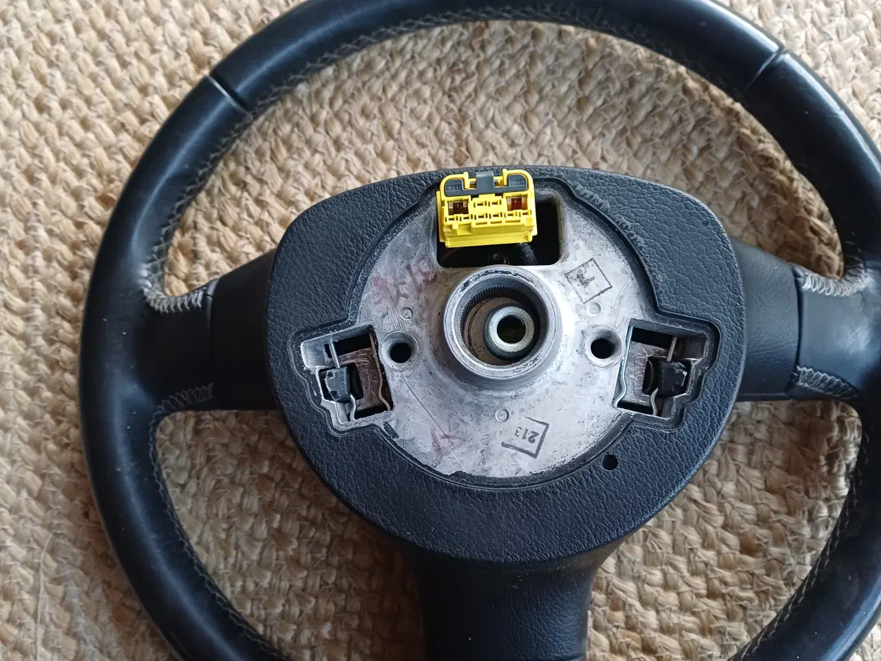 Billede 3 - VW 3-punkts læderrat inkl. Airbag