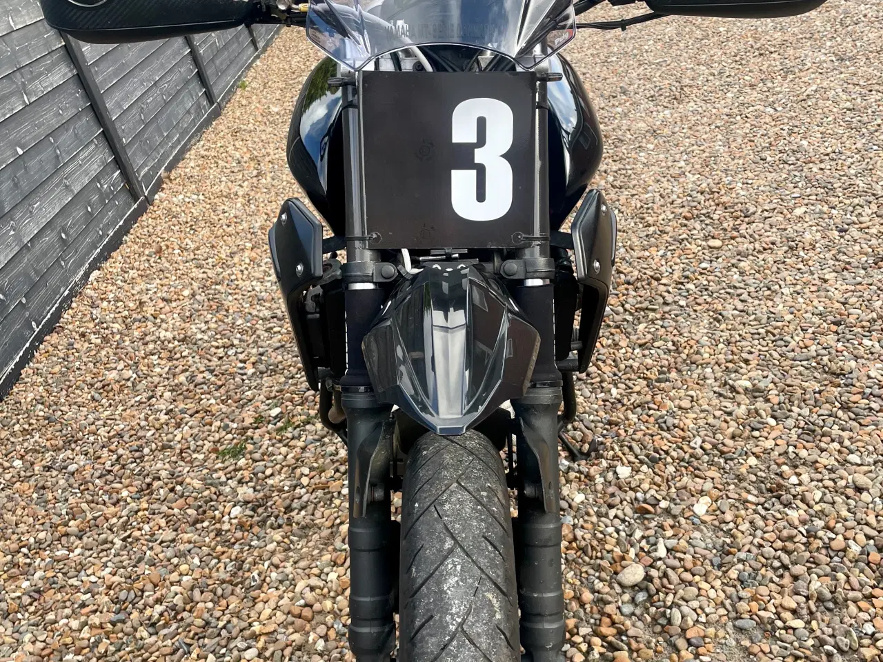 Billede 11 - Yamaha MT03. Nysynet med nr. plade.
