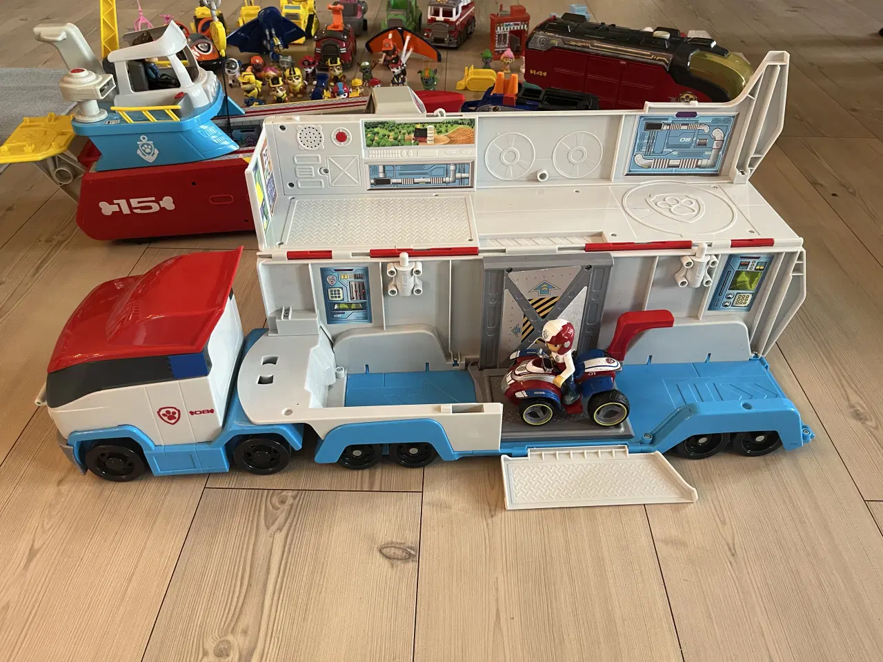 Billede 3 - Paw Patrol, figurer, biler, skib