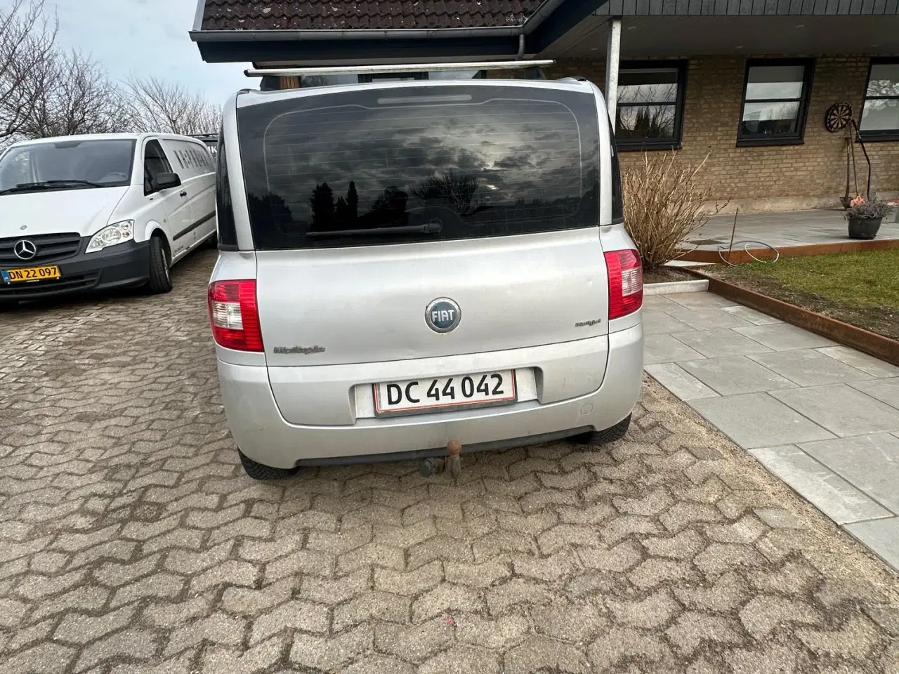 Billede 3 - Praktisk 6 sæders med 1,5 år til syn