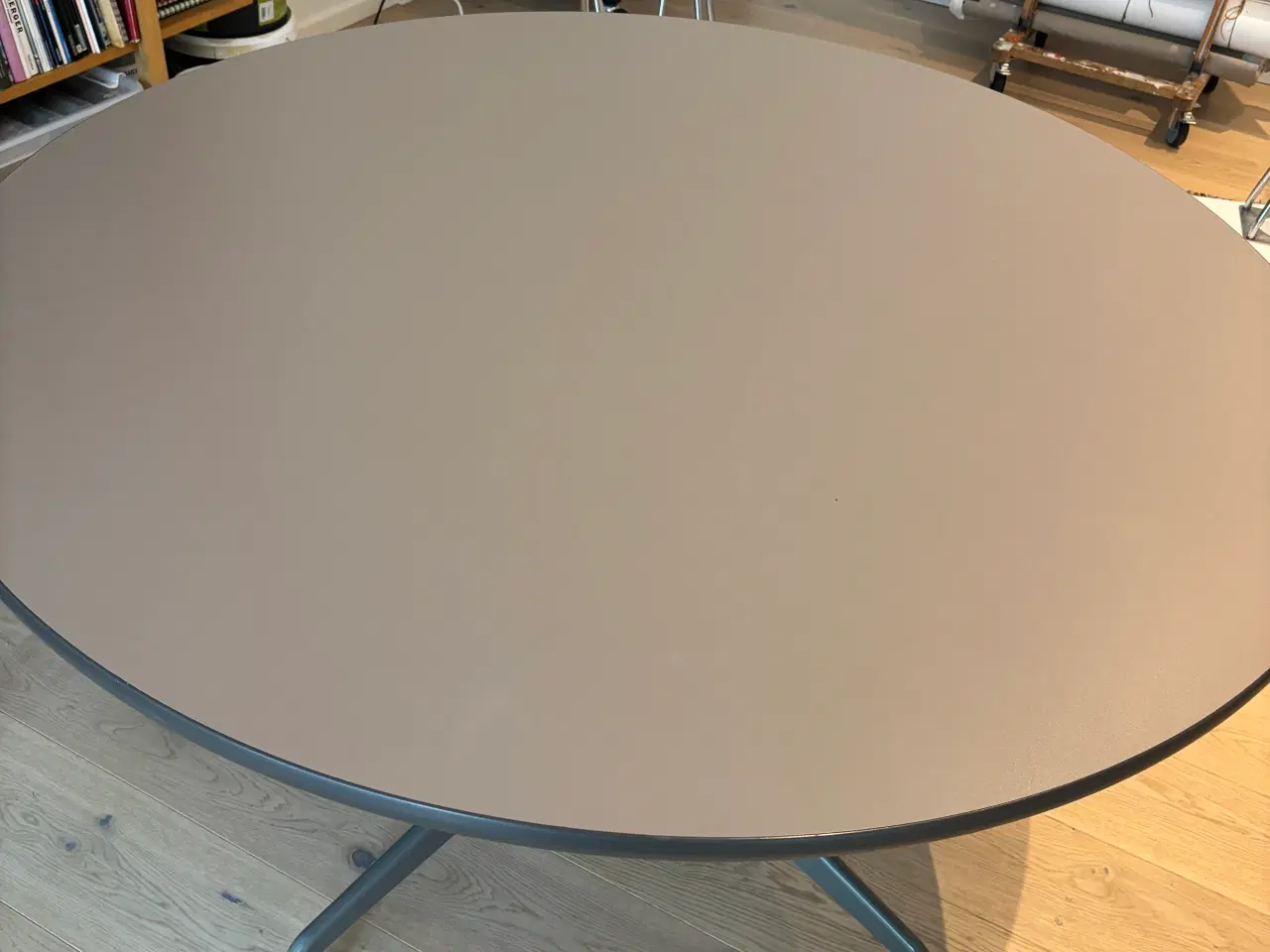 Billede 2 - Eames Spisebord Rundt