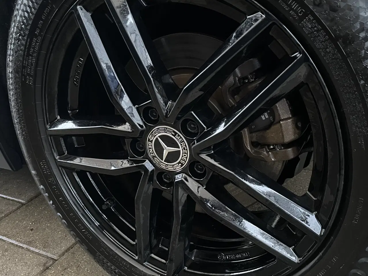 Billede 3 - Sort alufælge med vinterdæk