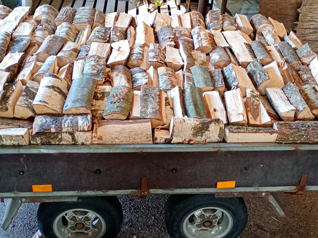 Billede 1 - Brænde klar til fyring 