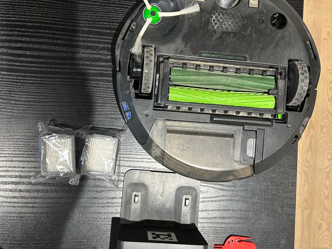 Billede 4 - 🤖 iRobot Roomba J7 – Smart robotstøvsuger med kam