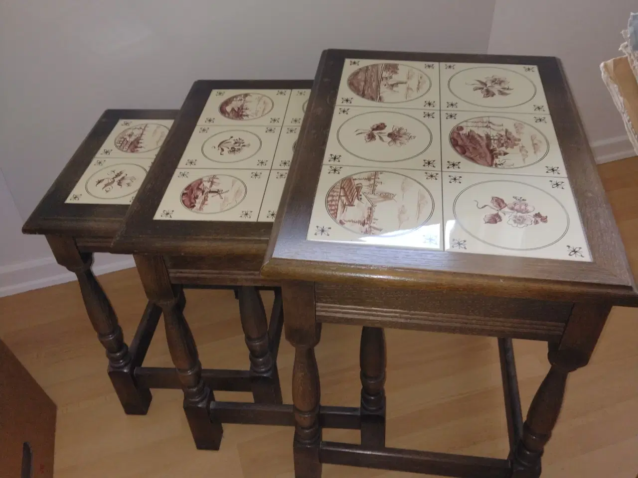 Billede 3 - Indskudsborde med kakler