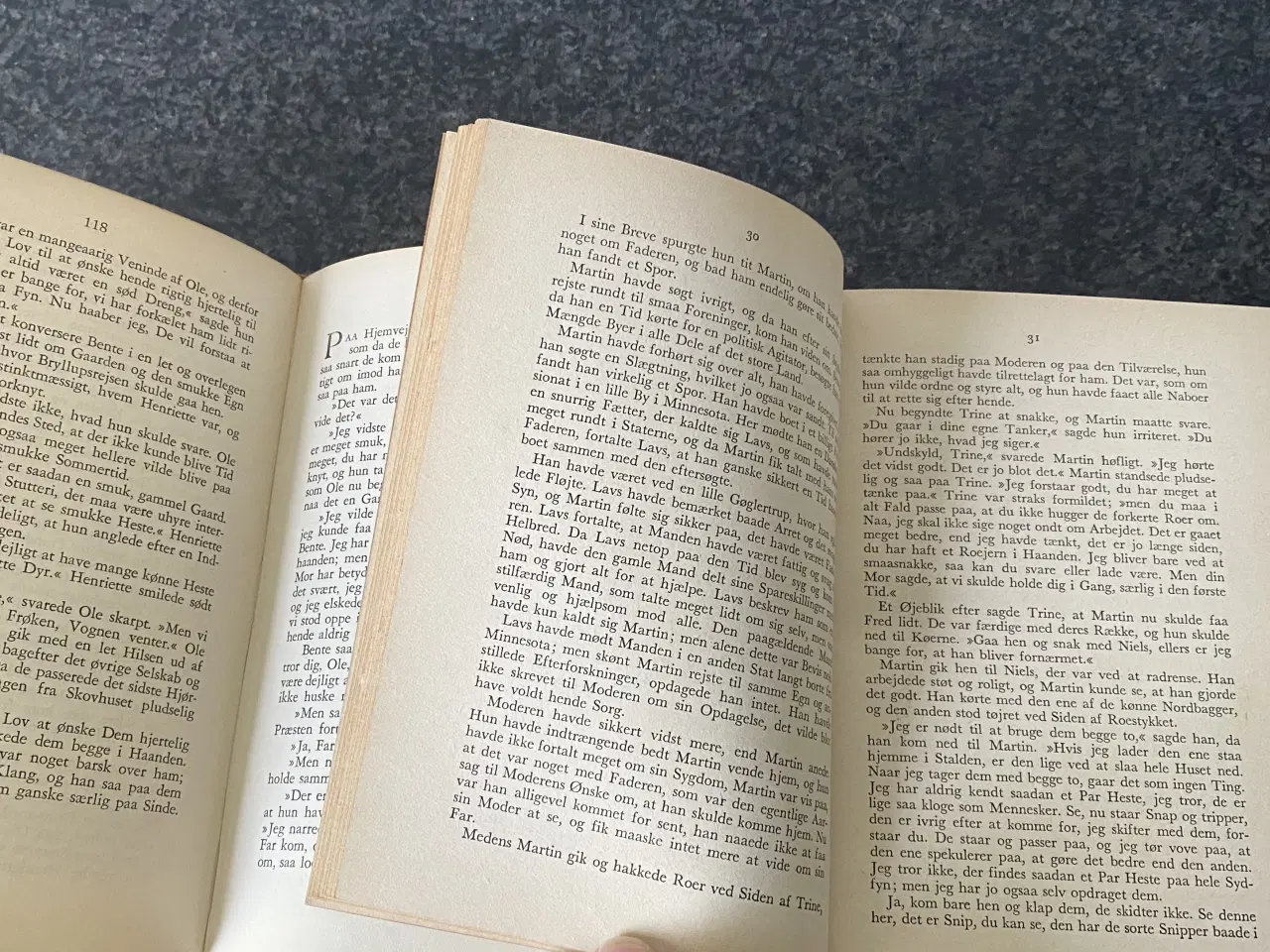 Billede 4 - Ældre Morten Korch bøger