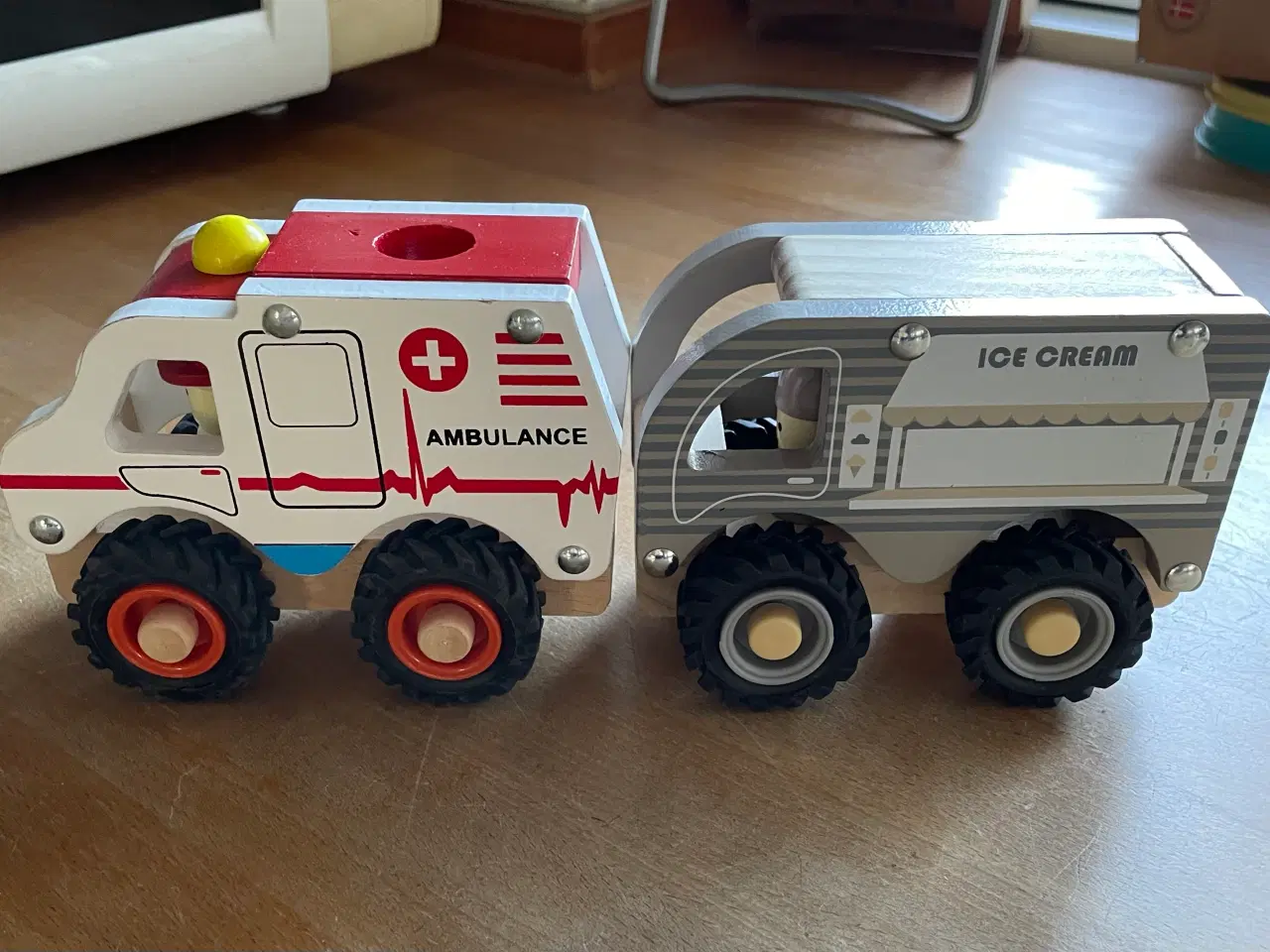 Billede 1 - Magni træ biler