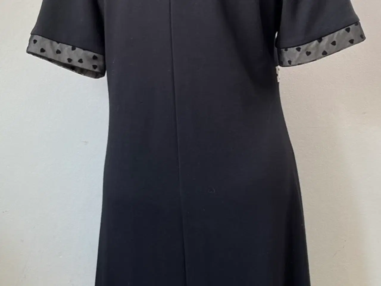 Billede 6 - Margot Weinreich Mikkelsen, kjole m hjerter, str X