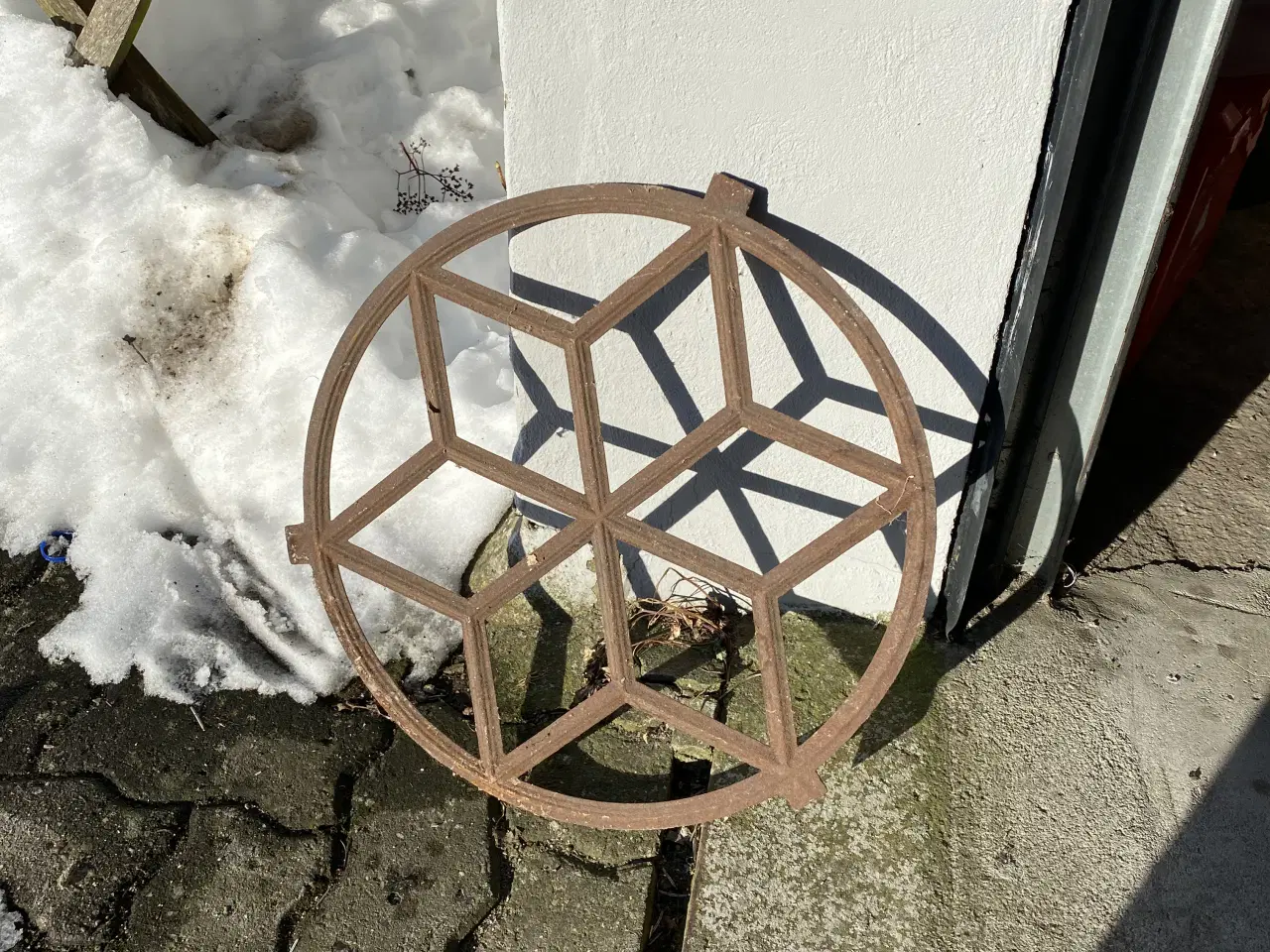 Billede 1 - Runde støbejern vinduer