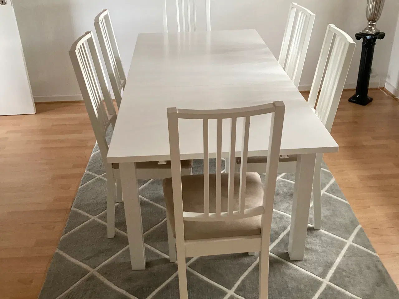 Billede 1 - Spisebord med 6 stole