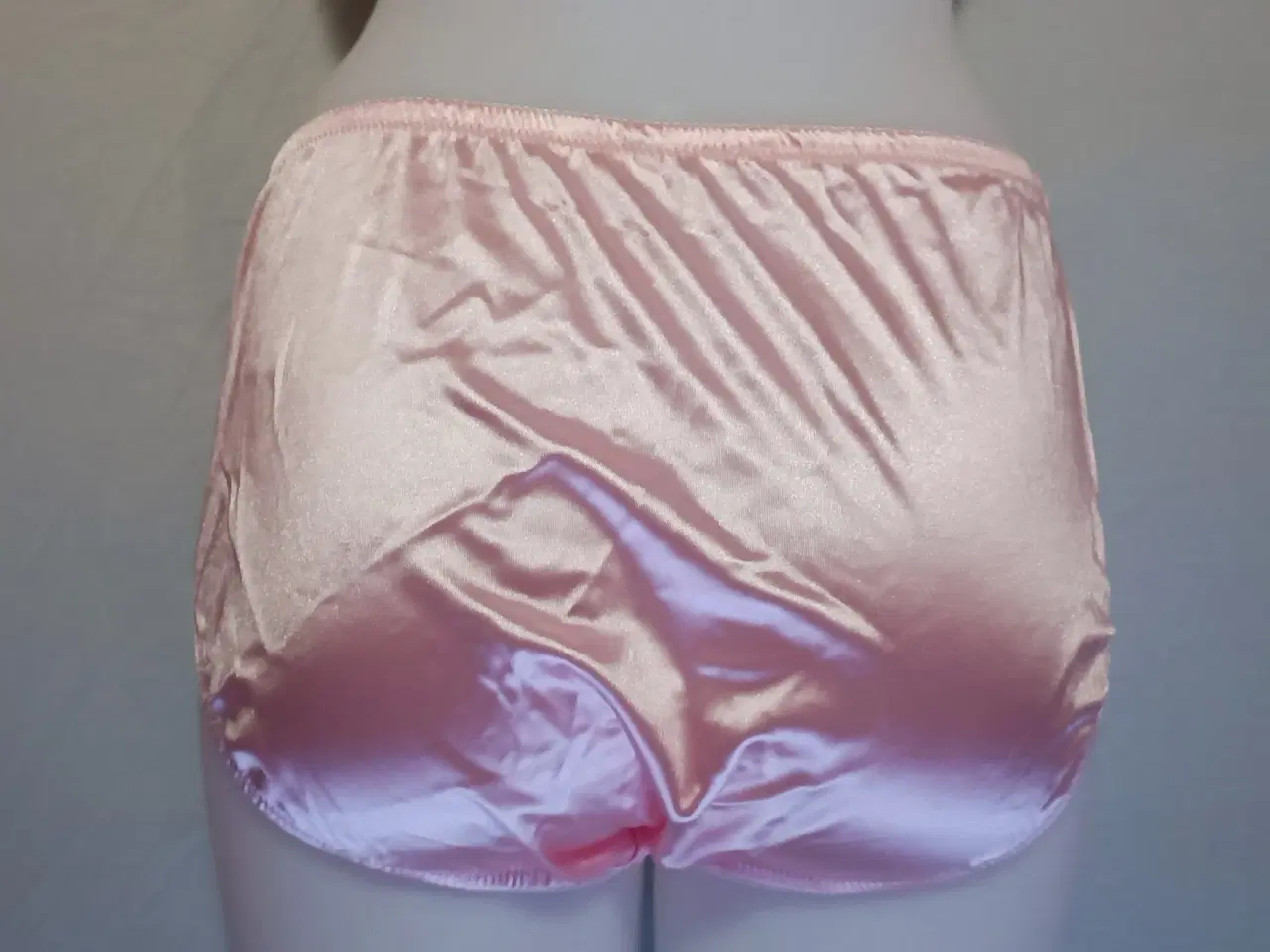 Billede 7 - Lys pink højtaljet trusse