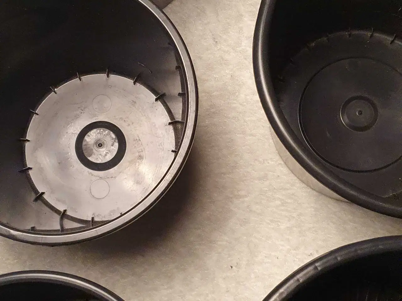 Billede 4 - Spande, opbevaring i sort plast