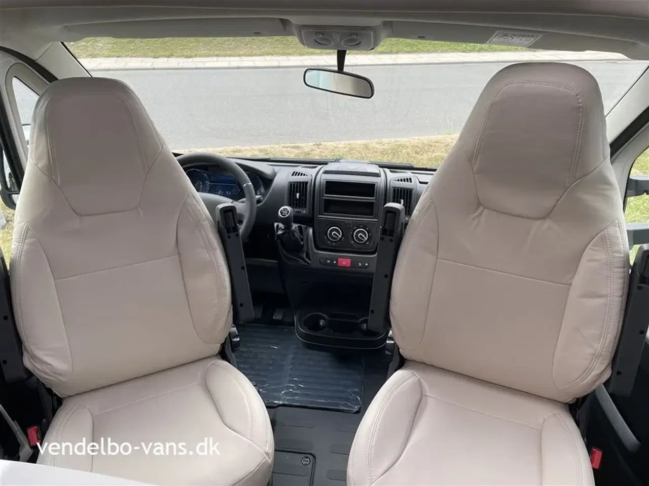 Billede 12 - 2024 - McLouis Mc4 239 Enkeltsenge over garagen og stort skylight over forsæder/ L- siddegruppe