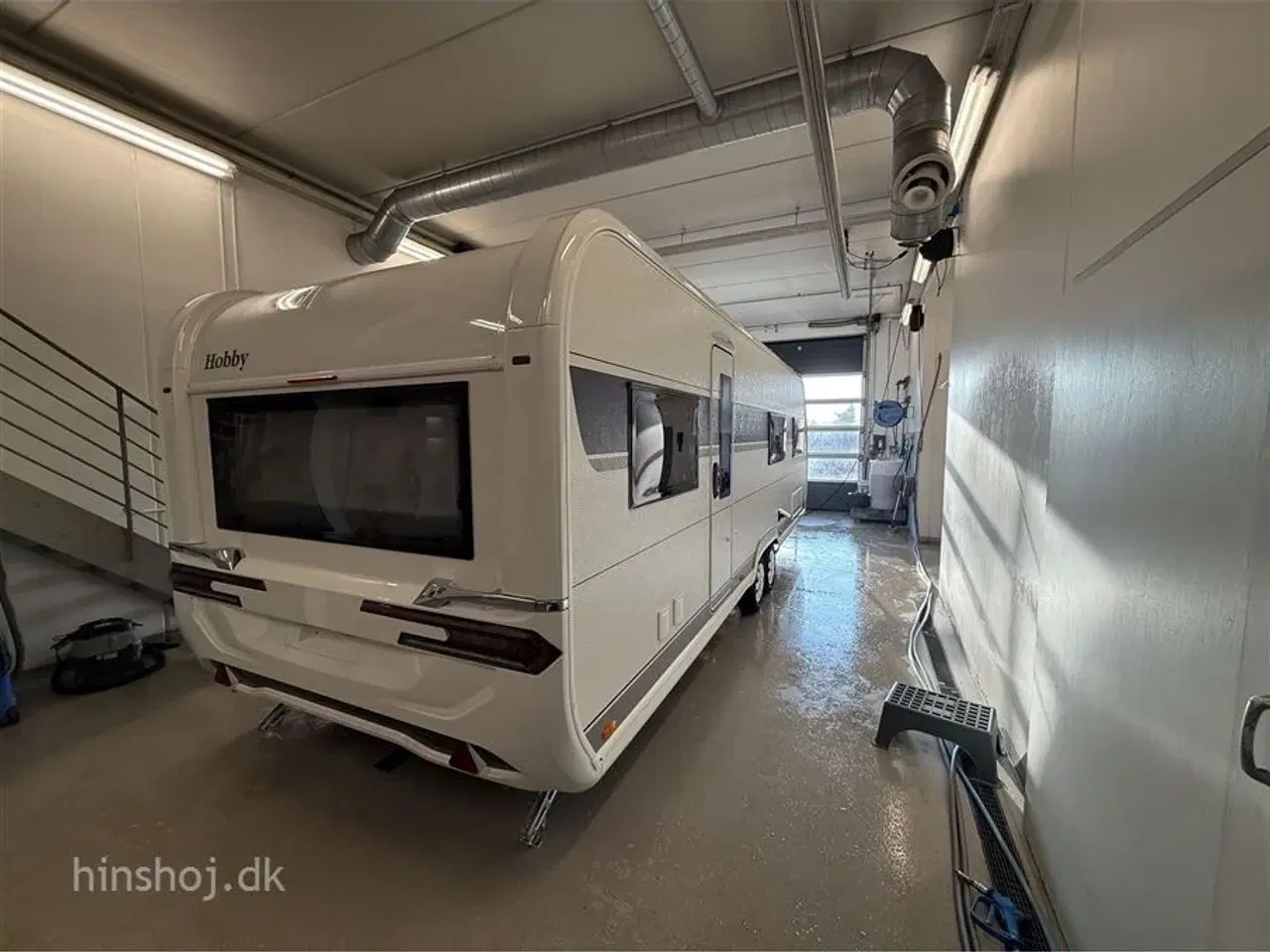 Billede 23 - 2026 - Hobby Prestige 720 UKFe   Hobby 720 UKFe med køjer og fransk dobbeltseng fra Hinshøj Caravan