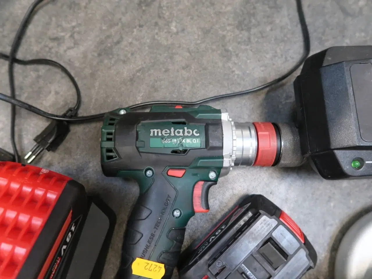 Billede 4 - 2 stk. akku håndværktøj BOSCH med 5 stk. batterier og 2 stk. ladere