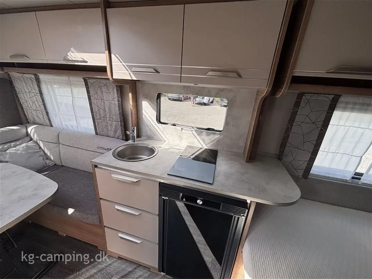 Billede 9 - 2022 - Knaus Sport 450 FU SPORT E POWER SELECTION   Moderne el-drevet campingvogn med Mover og fortelt