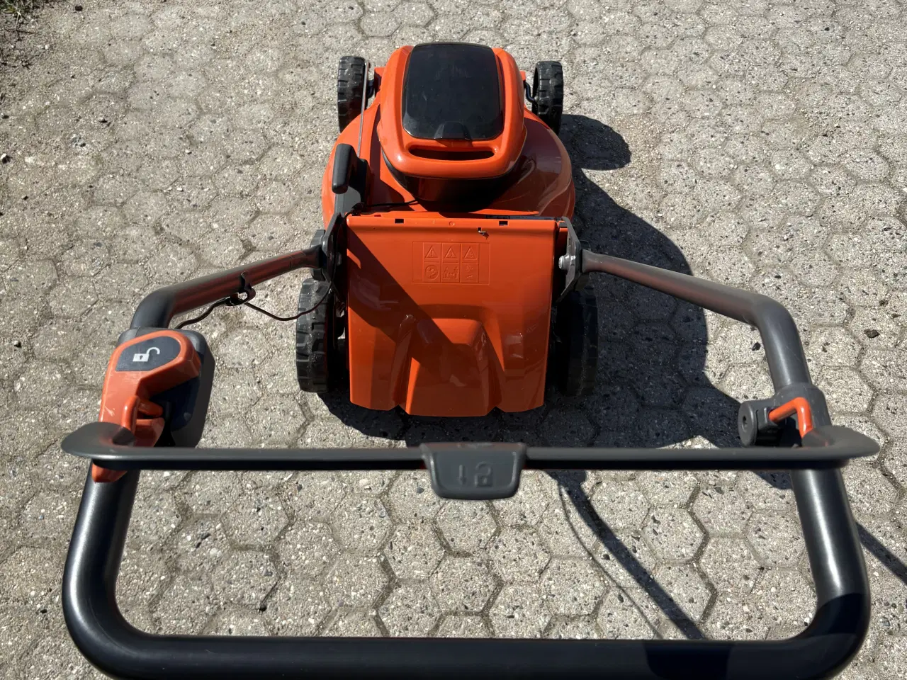 Billede 4 - Husqvarna LC 247i batteridrevet plæneklipper