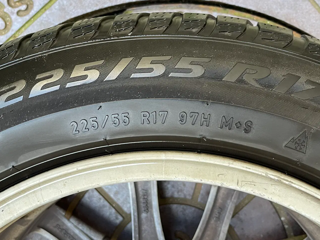 Billede 9 - BMW Dicastel alufælge med Pirelli vinterdæk