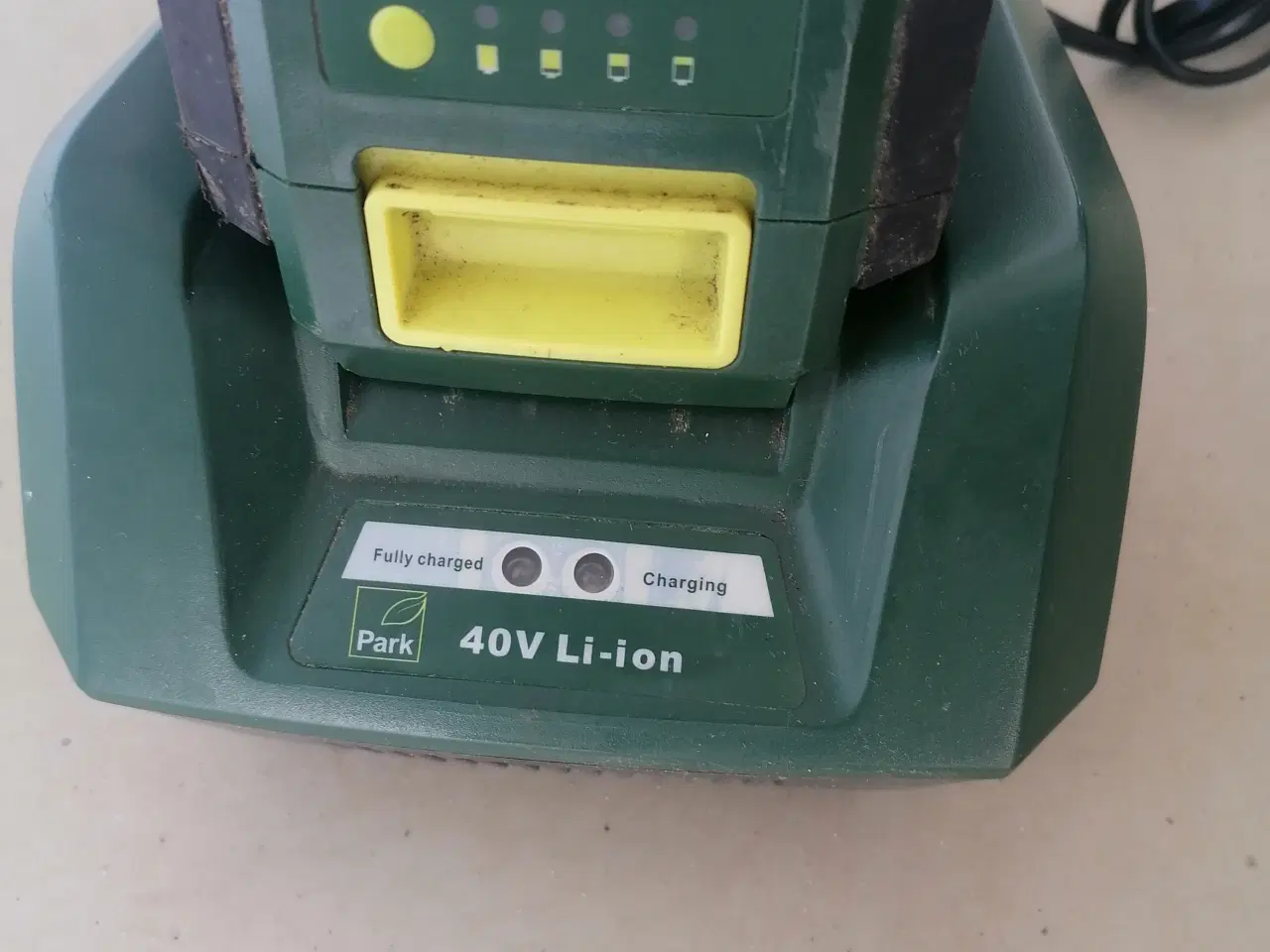 Billede 2 - Park lader og batteri 