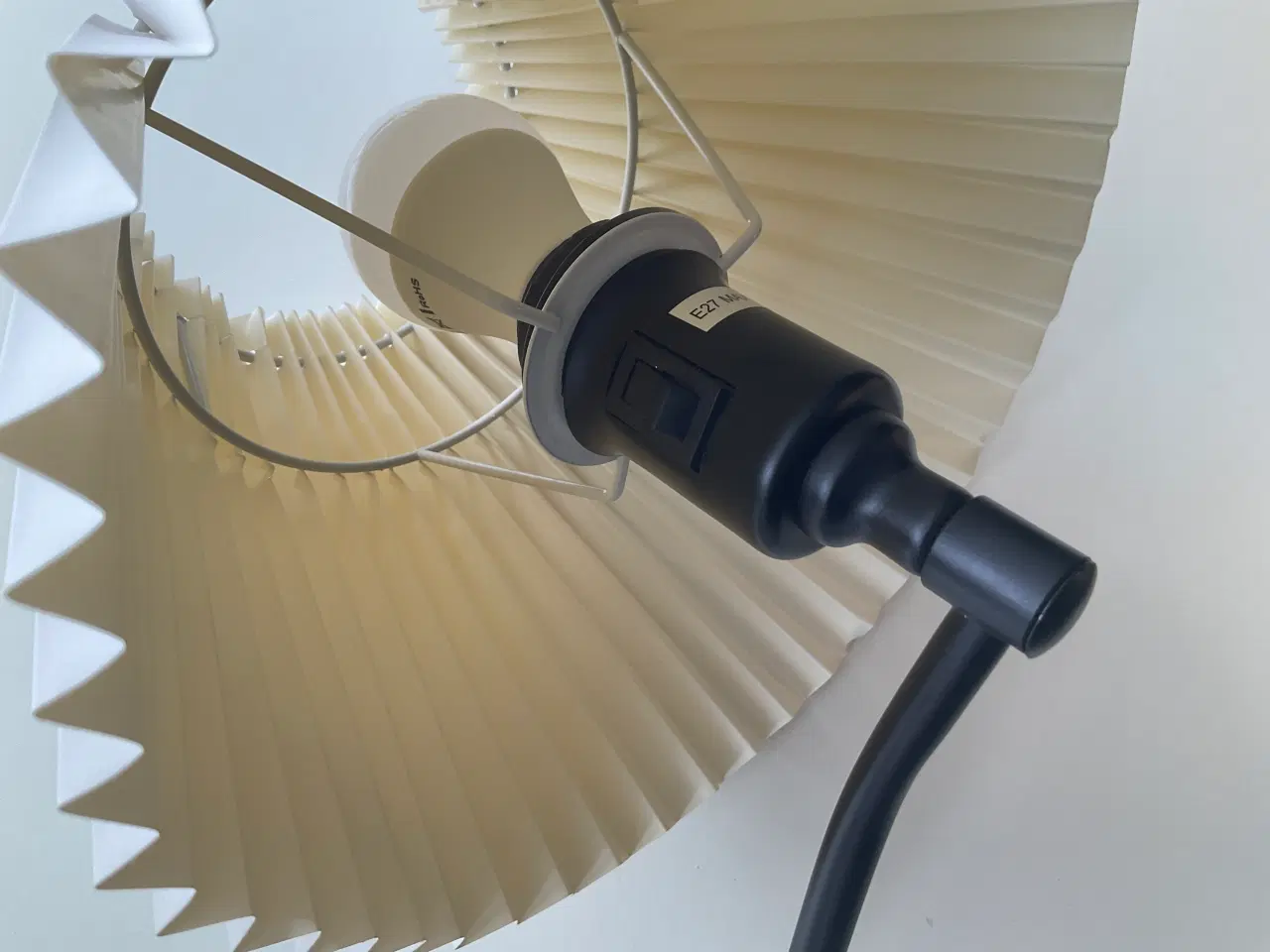 Billede 11 - Nordlux væglampe med plisseret hvid skærm