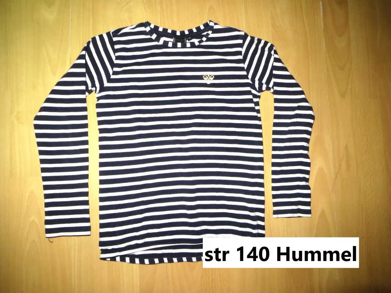 Billede 1 - 561) str 140 Hummel bluse
