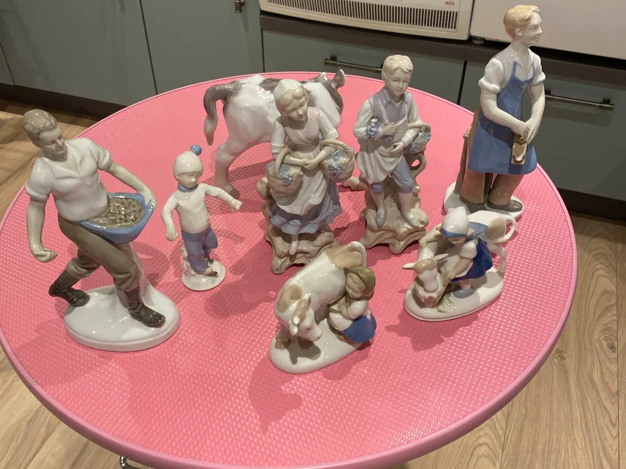 Billede 1 - 8 smukke figurer