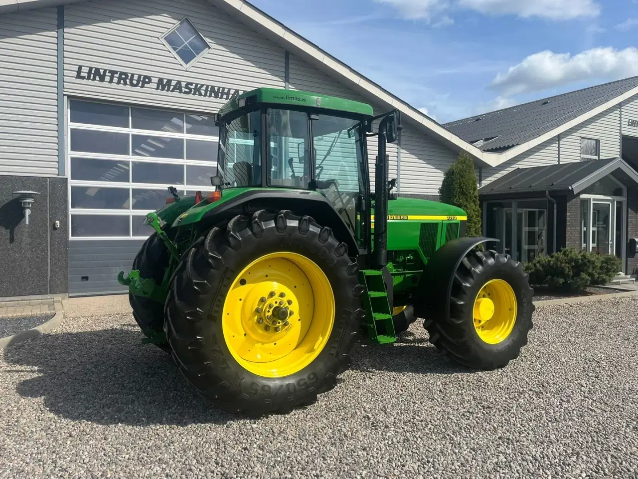 Billede 13 - John Deere 7710 8.1L motor, store hjul og frontlift. En ejeres velholdt gård traktor.