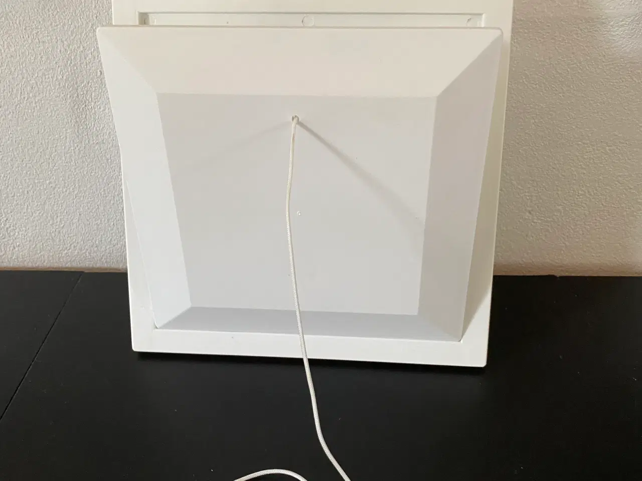 Billede 1 - DUKA, klapventil, 150x150 mm, lukket model, hvid