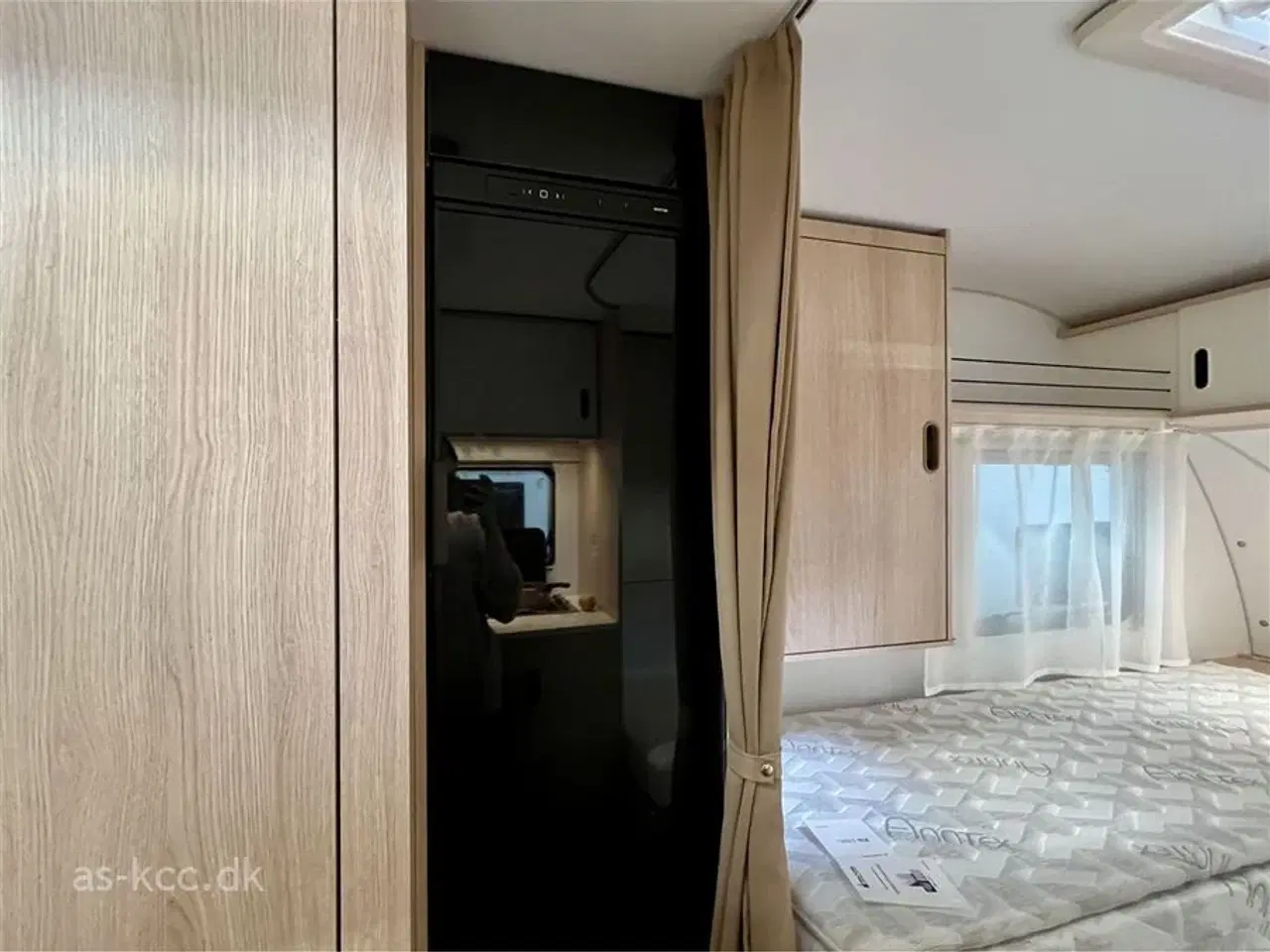 Billede 9 - 2025 - Adria Aviva 492 LU Adria Aviva 492 LU årg. 2025 med endesiddegruppe og 2 enkeltsenge med udtræk 5 sovepladser og 4 siddepladser