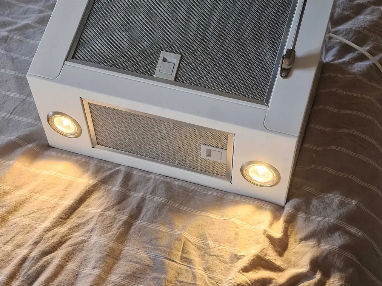 Billede 3 - BEJUBLAD IKEA Vægmonteret emhætte, hvid.