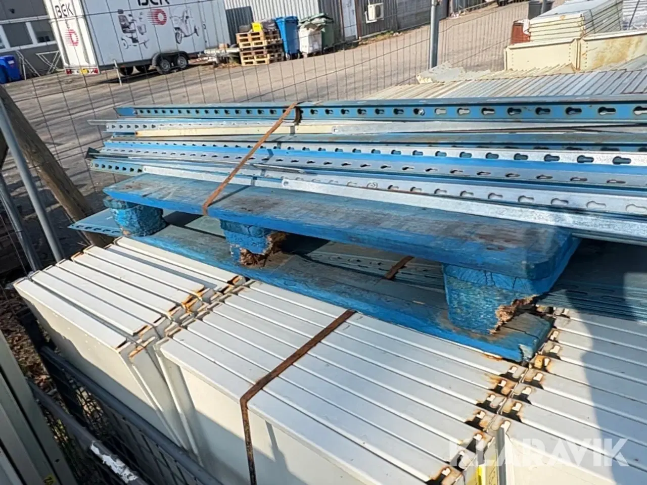 Billede 4 - Hylder: 80 styk Gavl stolper 28 styk,  endeplader 7 styk