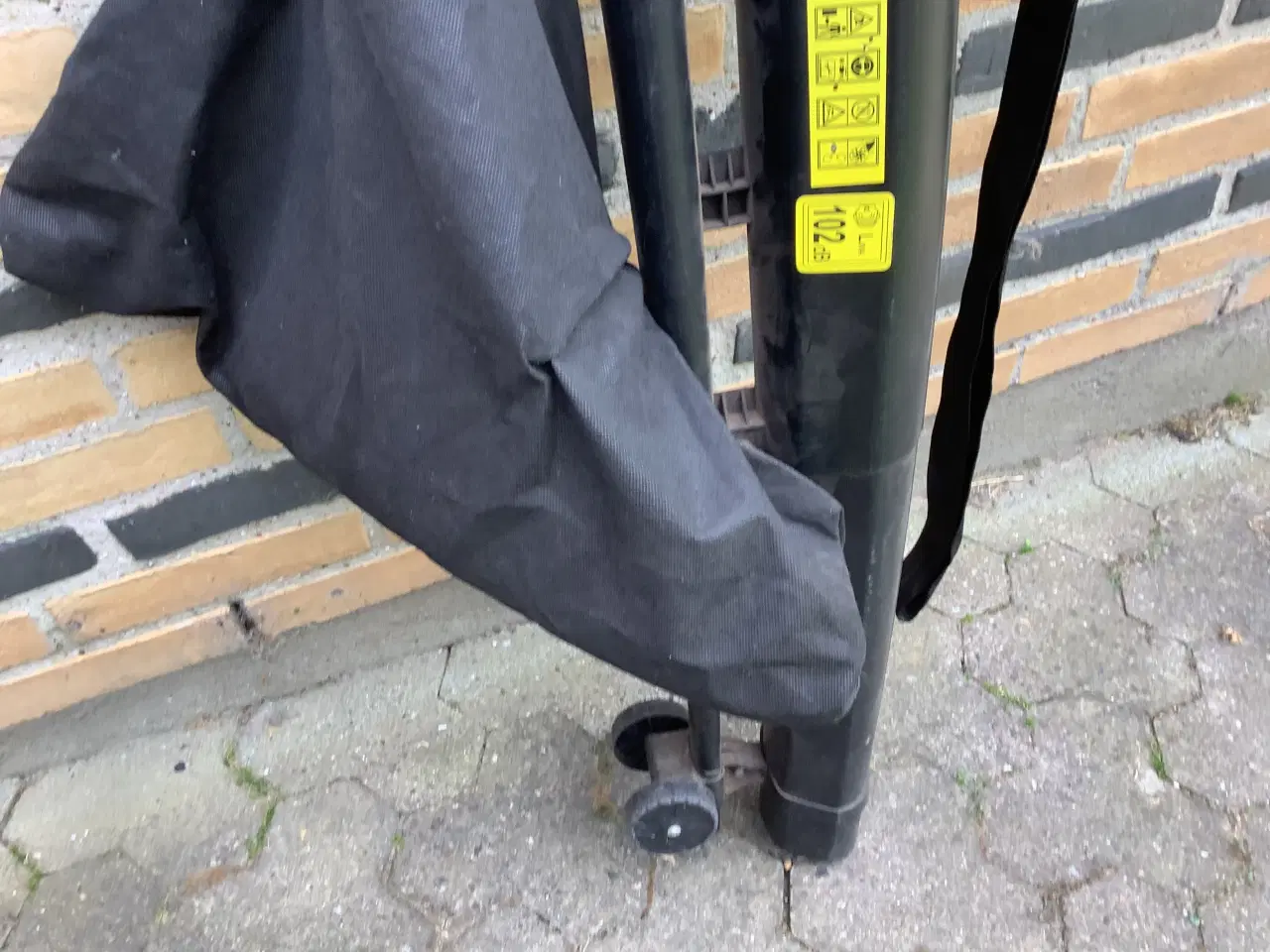 Billede 2 -  Løvsuger til blade m.m virker som den skal