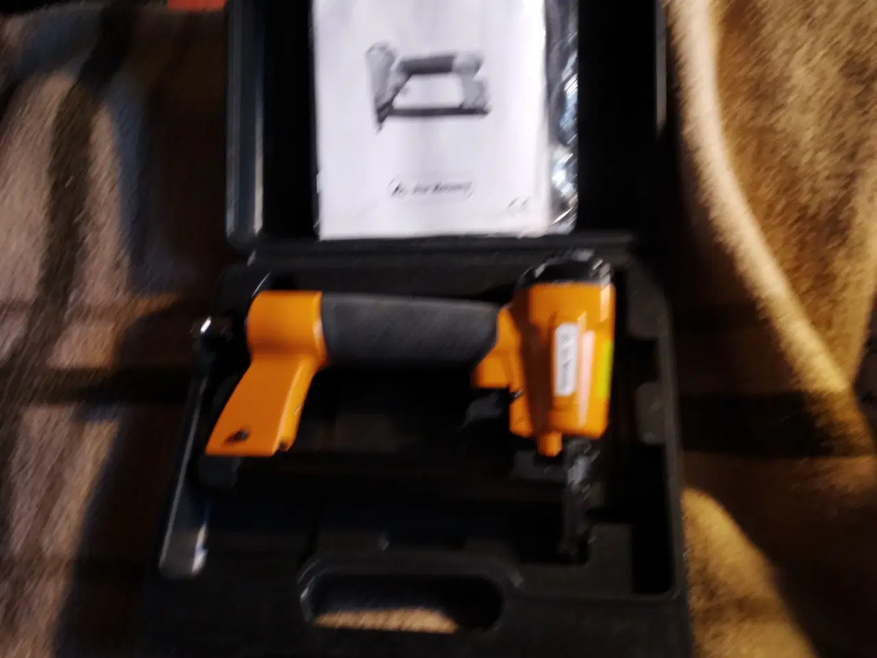 Billede 2 - Hæftepistol til trykluft med kuffert