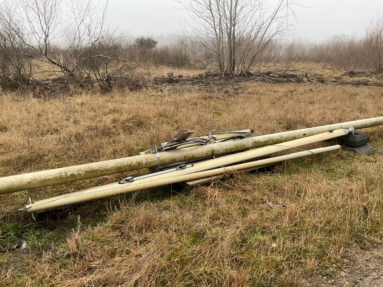 Billede 4 - 12m alu mast fra gud 28 med rullebom ,spilerstage 