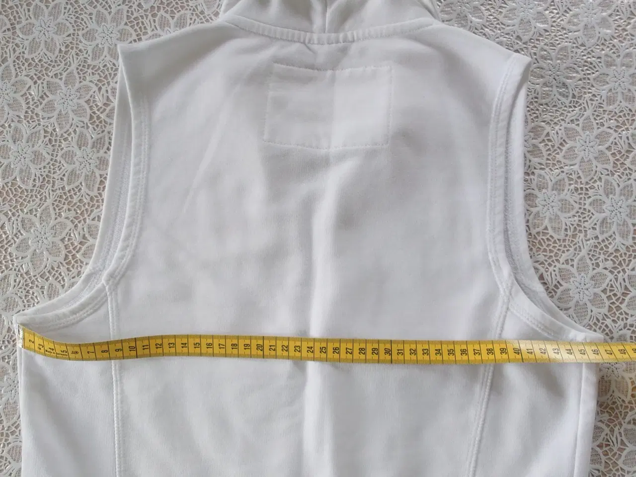 Billede 1 - Pæn hvid vest 