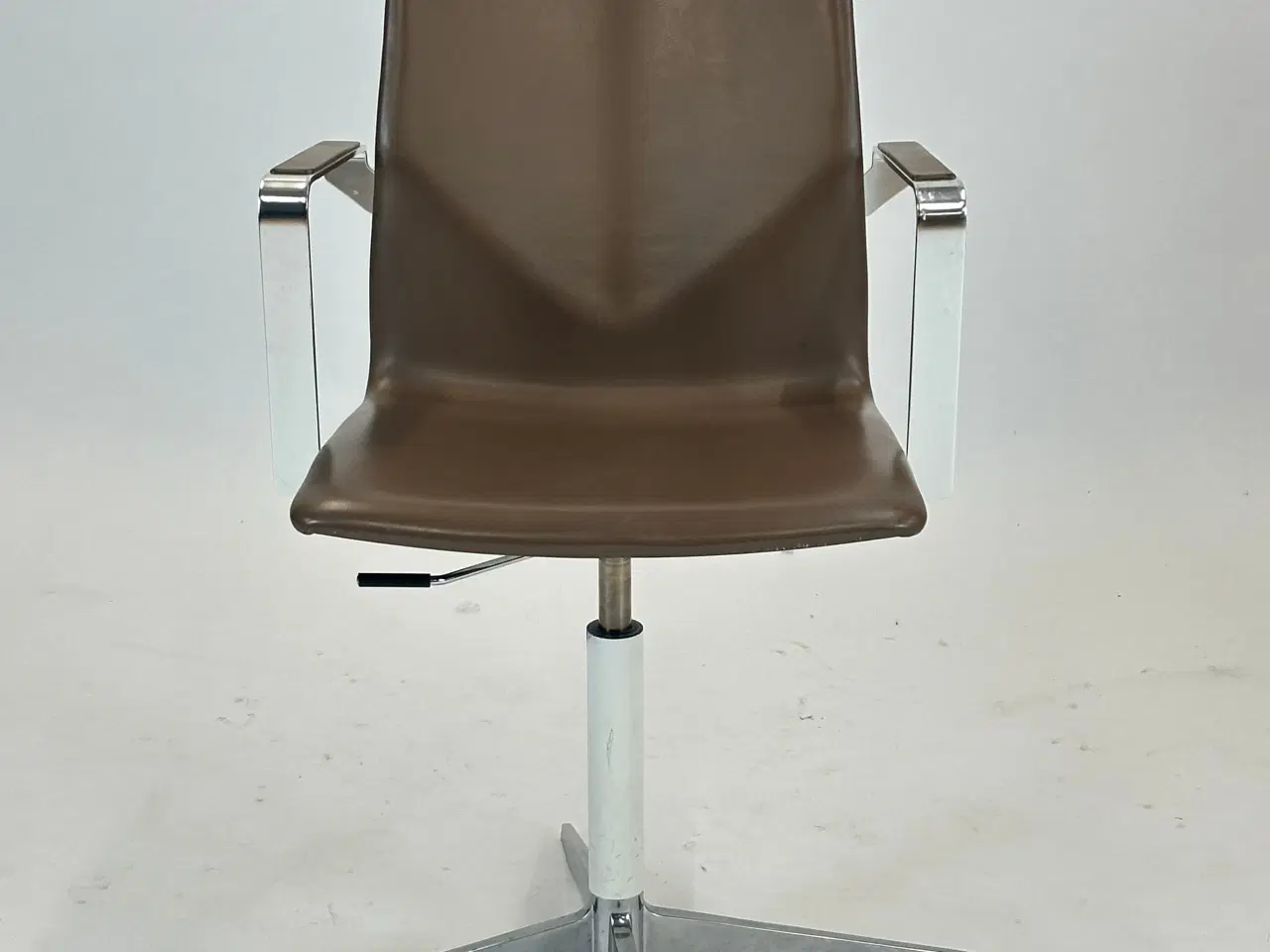 Billede 3 - Four Design - 4-Cast® XL Mødestol (Mørkebrun)