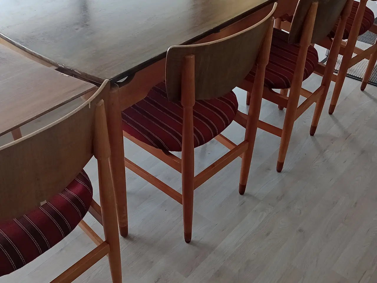 Billede 2 - Vintage Spisebord m udtræk og stole