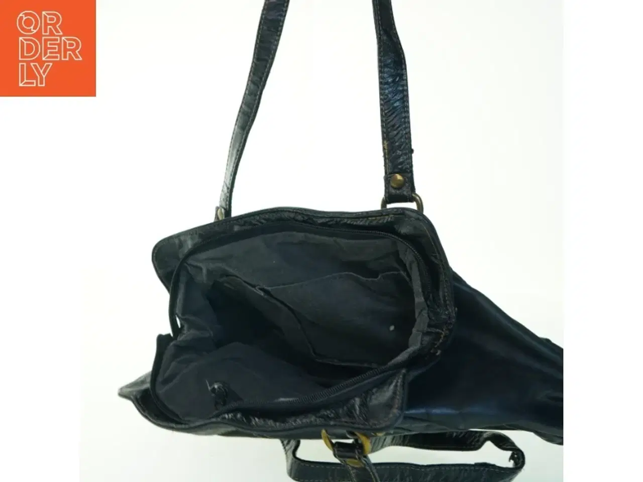 Billede 4 - Sort skuldertaske i læder (str. 37x23 cm)