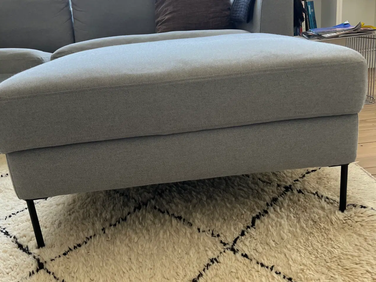 Billede 4 - Grå Sofa med Puf