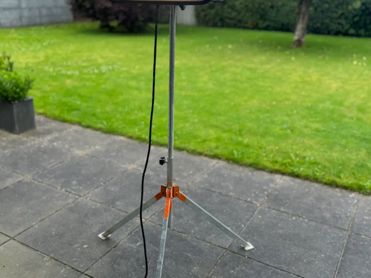 Billede 6 - Kraftig arbejds lampe på stativ.